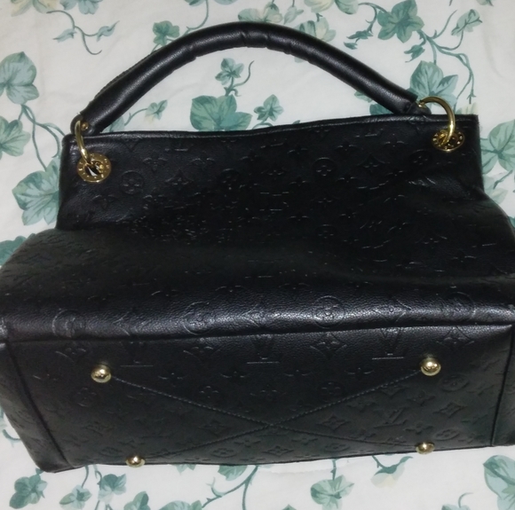 ARSTY GM~ holding item . Do not buy.. - Picture 2 of 14